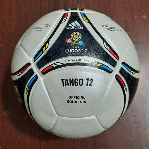 tango 12 euro 2012